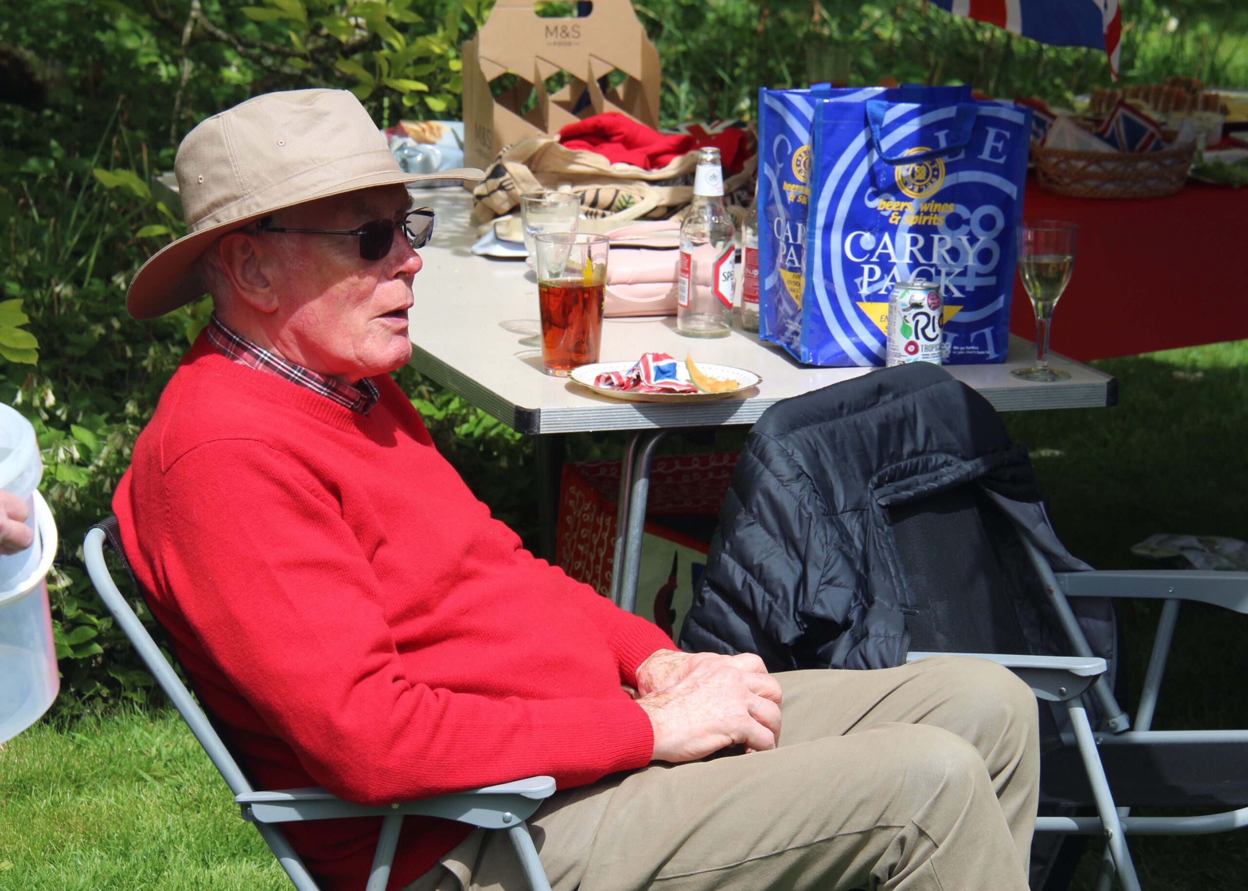 Richard - Hey cobber, got some corks for my hat